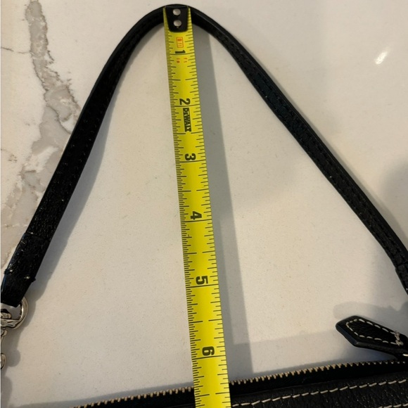 Dooney & Bourke Black Calf Leather Convertible Pleated Wristlet  Two Way Strap - Picture 14 of 15